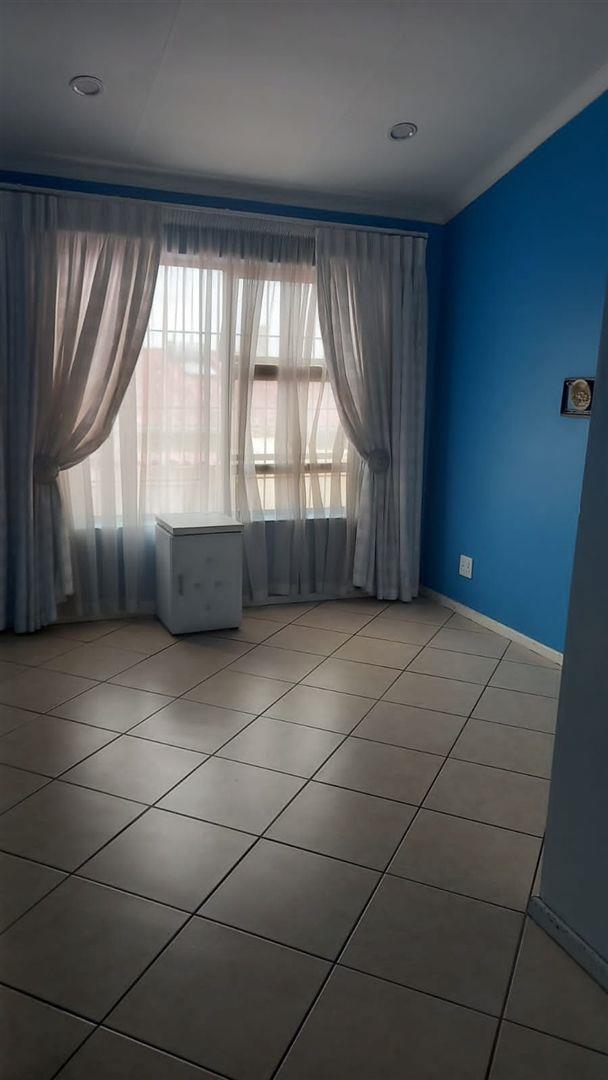 3 Bedroom House for sale in Quigney P24112467601