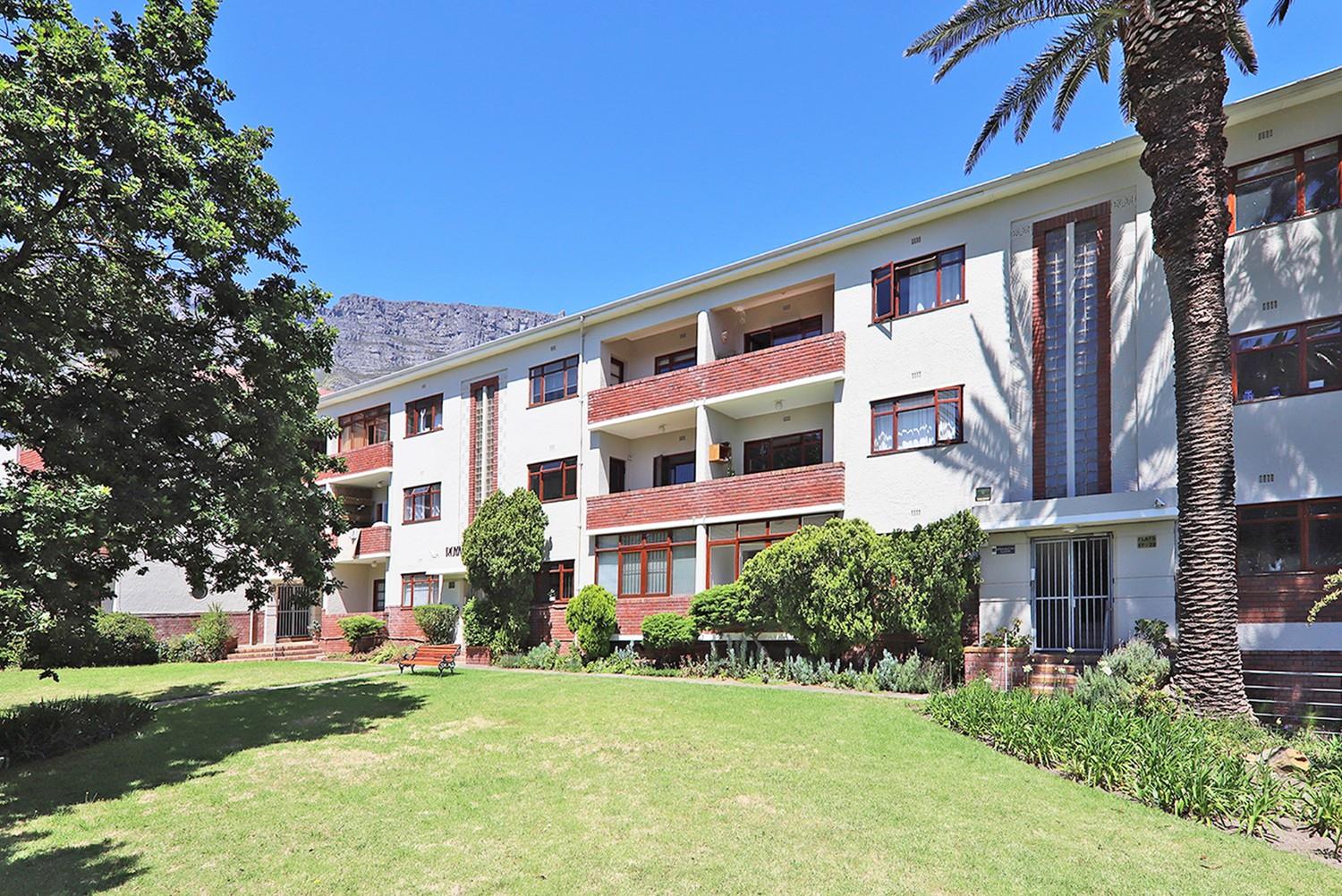 1 Bedroom Apartment / flat for sale in Oranjezicht P24113601518