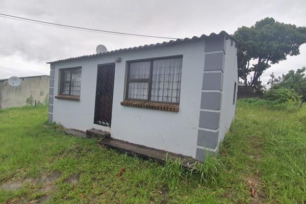 This is a lovely starter home in the heart of Mdantsane in a quiet street It is close to the bus stop route and to all the malls.