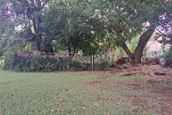 Thoka Properties presents a vacant land for sale in the Waterkloof area. This property offers 1265 square meters of land to put your ...