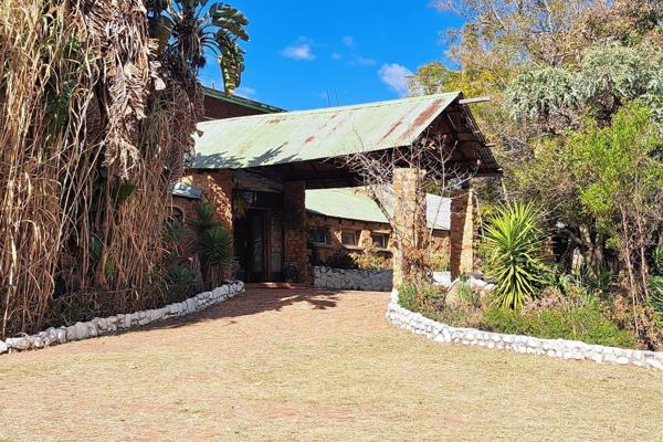 Thoka Properties would like to present to you this lodge which is well-located on the R104 and neighbors the N4 route. This property ...