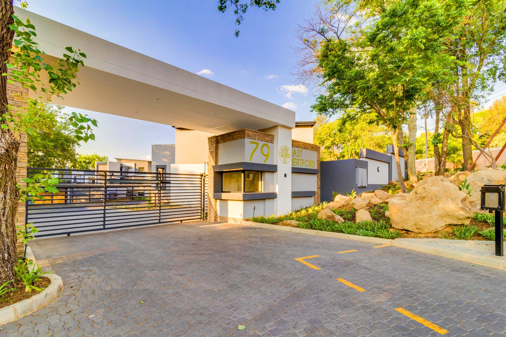 2 Bedroom Apartment / flat to rent in Bryanston 19 Ss 79 East
