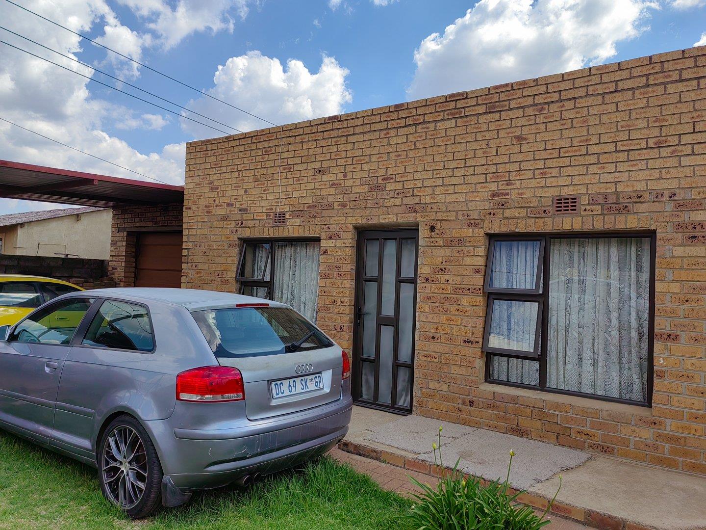 4 Bedroom House for sale in Tsakane Central P24113607781