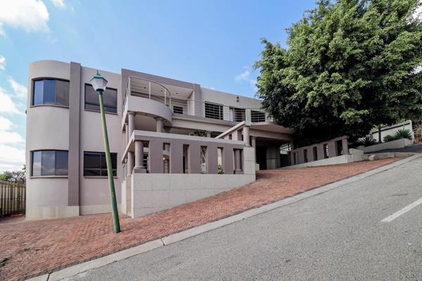 Located in the most popular and secure Estate in Rustenburg, with Balcony stretching across the house with beautiful view.

This modern ...