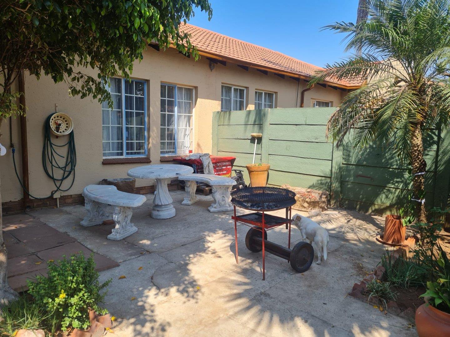 3 Bedroom Apartment / flat for sale in Montana Park Unit 44 Montana