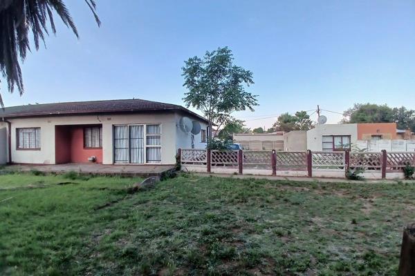 Attention all developers! An incredible opportunity awaits near Sedibeng College, where a spacious property is up for grabs at a ...