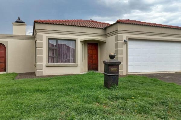 Welcome to this charming 4-bedroom, 2-bathroom rental property in the serene neighborhood of Edenpark, Bloemspruit. This spacious home ...