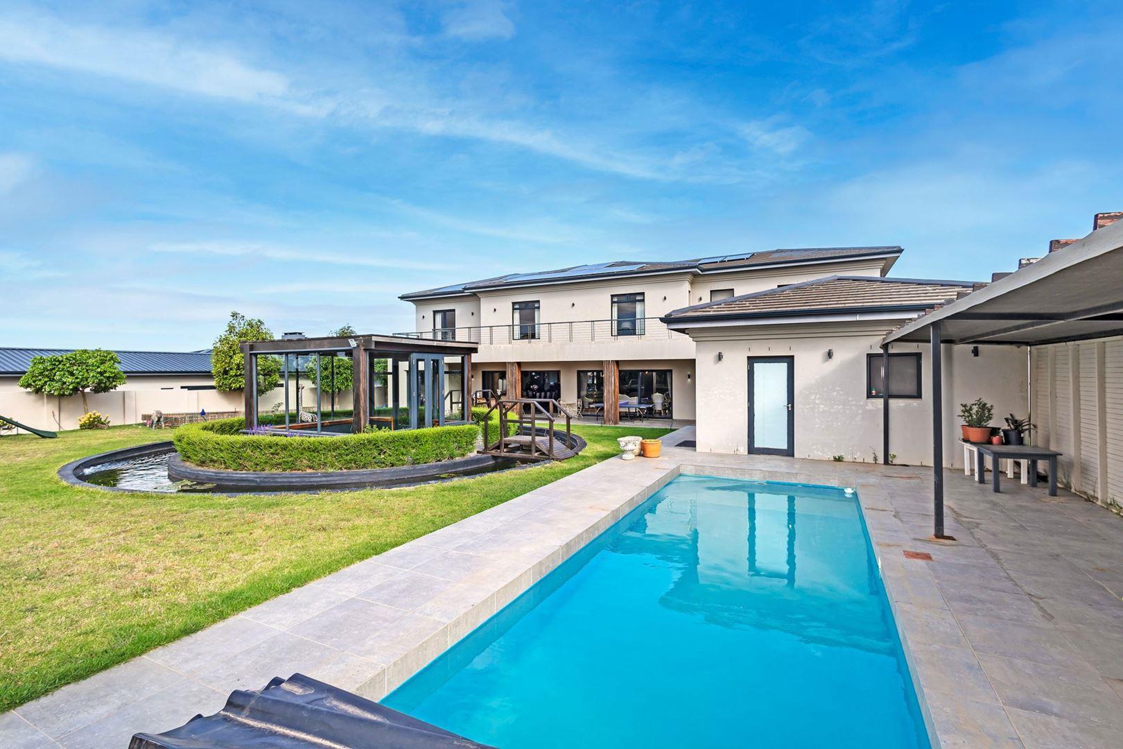 7 Bedroom House for sale in Clara Anna Fontein P24113613472