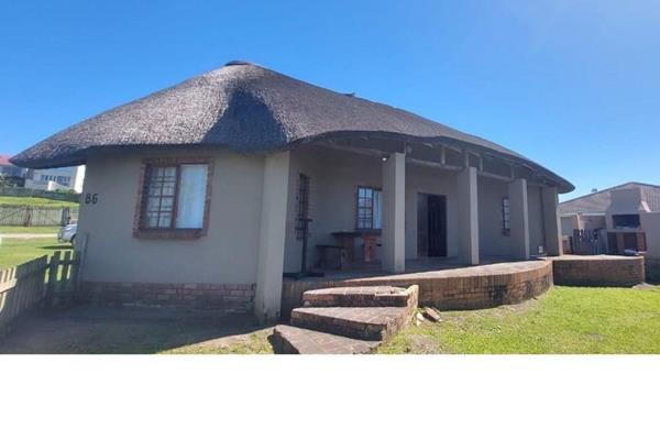 Exclusive Mandate - Jikeleza Properties is proud to present this neat holiday home ...