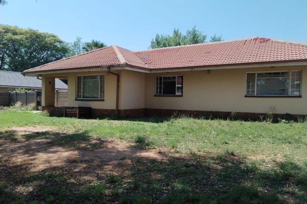 Available 1 February 2024
Full deposit (R8800) full month&#39;s rent (R8800), water/ key deposit (R1000) and admin fee applicable ...