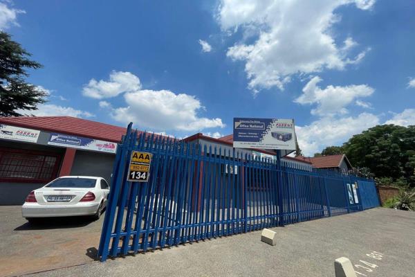 This immaculate office building measuring 500sqm is for sale in Boksburg.  The modern ...