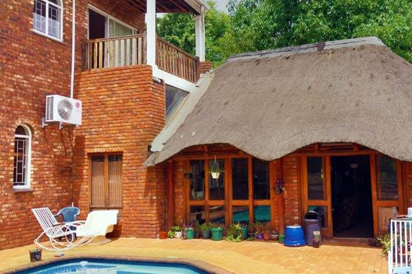 This very spacious home is situated high up on the Magaliesberg.

This property is different to others and has a very big lounge with ...