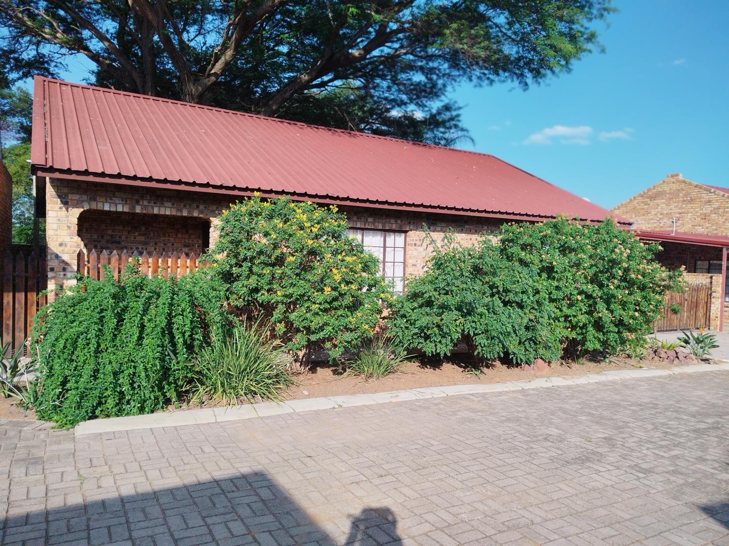 2 Bedroom Townhouse for sale in Modimolle