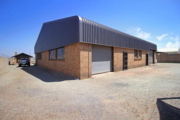 Versatile Large Workshop/Warehouse for sale in Randfontein.  

This commercial property offers a great combination of location ...