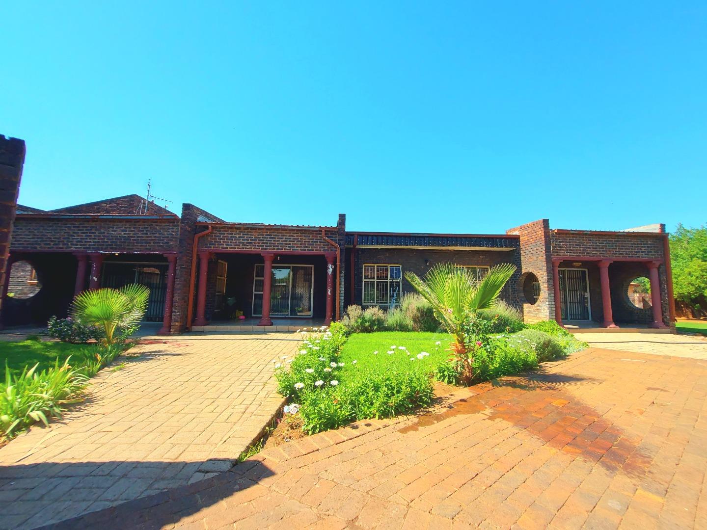 Mmabatho Unit 6 Property Property and houses for sale in Mmabatho