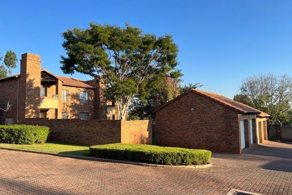 Experience the allure of Parklands Complex, an impeccably secure residence situated in the vibrant Die Hoewes area of Centurion. This ...