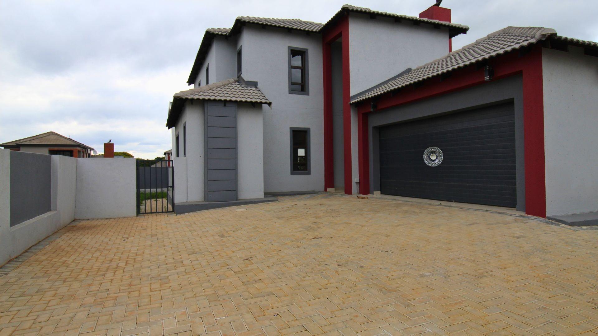 4 Bedroom House for sale in Derdepoort - Zambezi Manor Lifestyle Estate ...