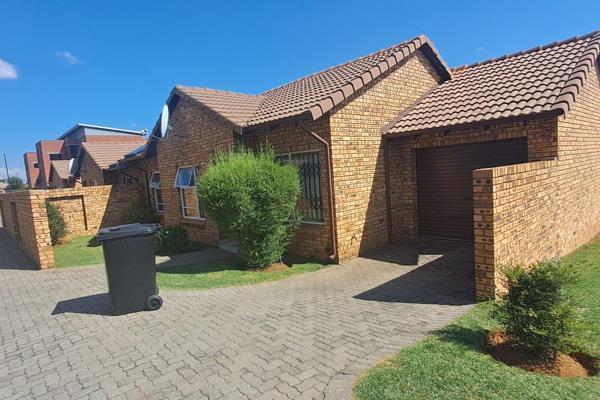 Presenting an spacious  three Bedroom, two bathroom with En-Suite Home in witpoortjie Welcome to a quiet complex situated in ...