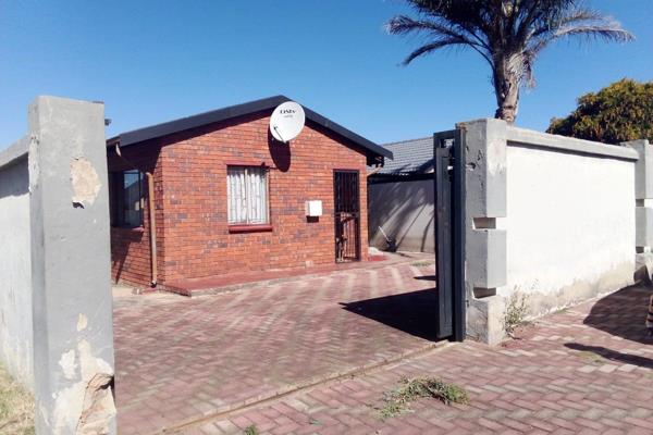 This property is situated in Naturena ext 19, and it it next to the park for children to play and it&#39;s a corner stand. Bring the ...