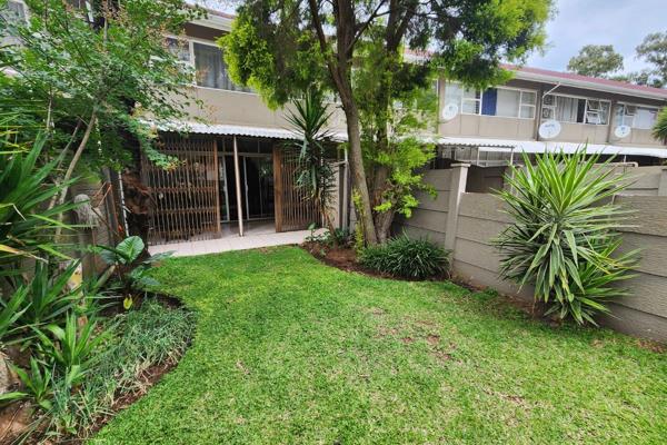 Spacious and secure unit in complex

This unit offers:

Down stairs-
Lounge with built-in bar
Dining room
Kitchen
Guest ...