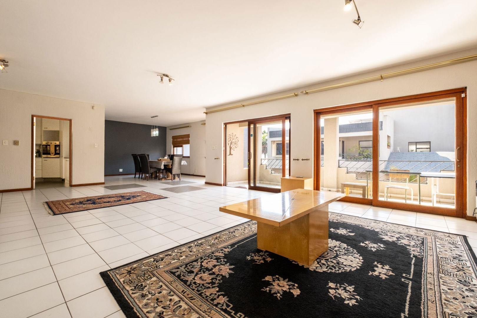 3 Bedroom Apartment / flat for sale in Houghton Estate P24113656241