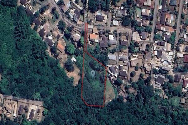 Residential land located near Stella Road and Sarnia Road.  This pan handle property is over 5000 square metres and has the potential ...