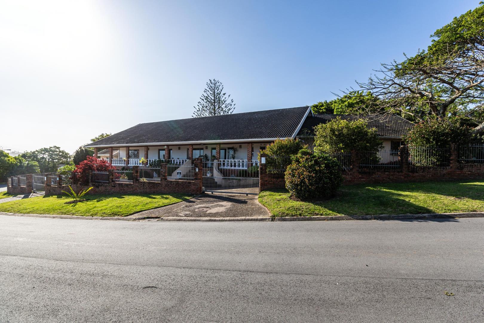 5 Bedroom House for sale in Beacon Bay P24113658506