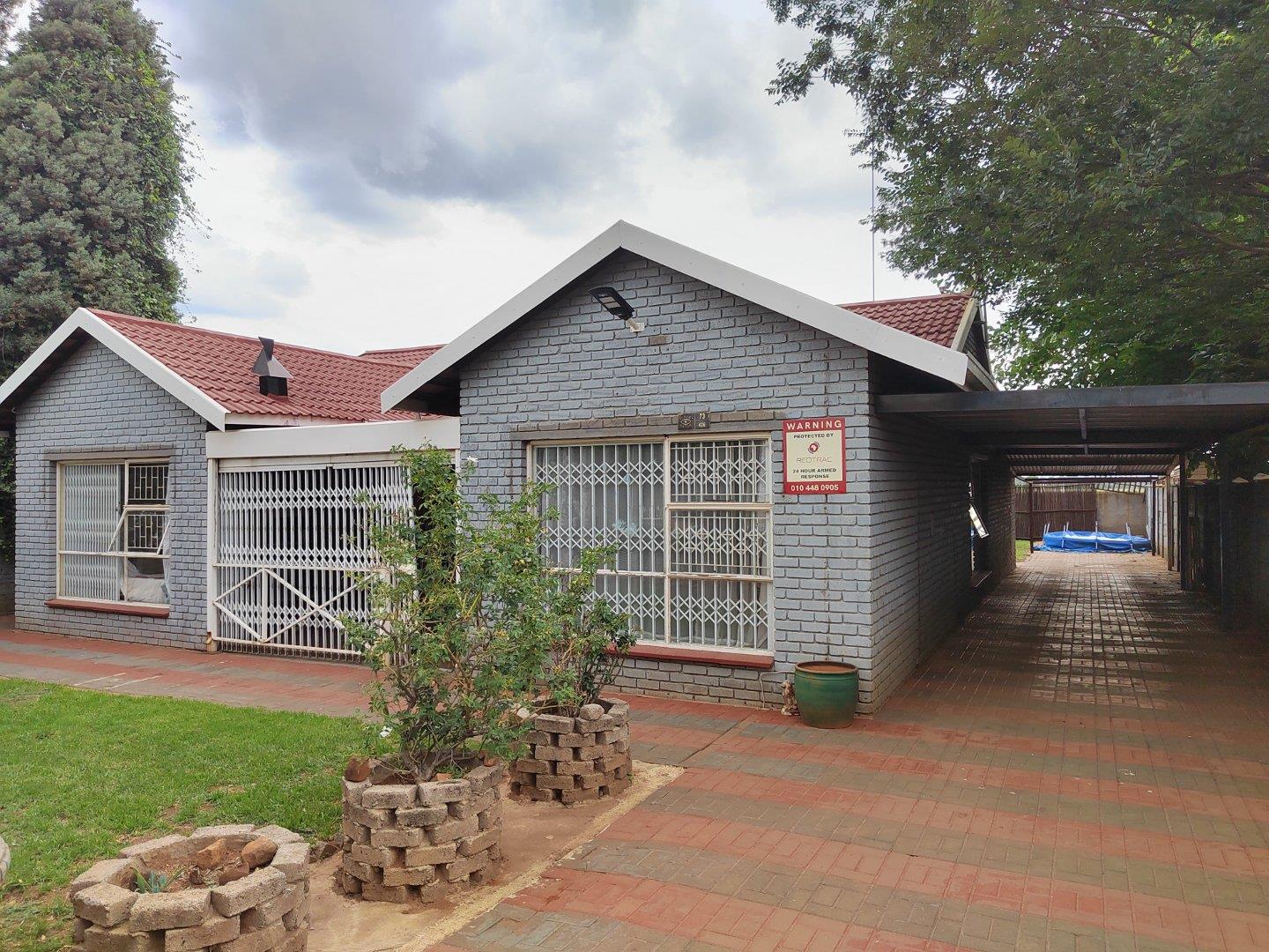 4 Bedroom House for sale in Henley On Klip P24113658843