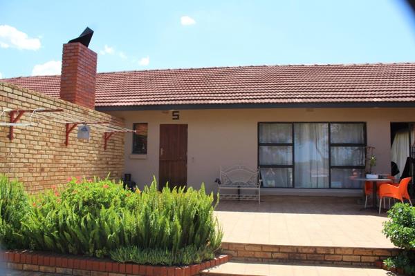 For Rent: Cozy 1-Bedroom Flat!
R5000 per month - utilities included!

Discover your ...