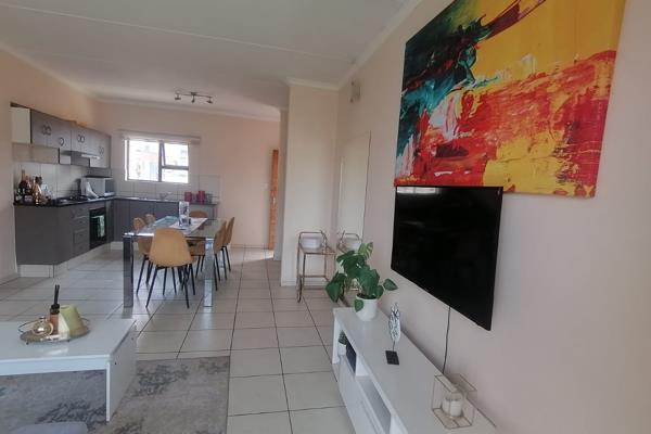 Stunning 2 bedroom First Floor apartment for Sale in the Kyalami area, Midrand.

NO LOAD SHEDDING

This is a modern unit, suitable ...