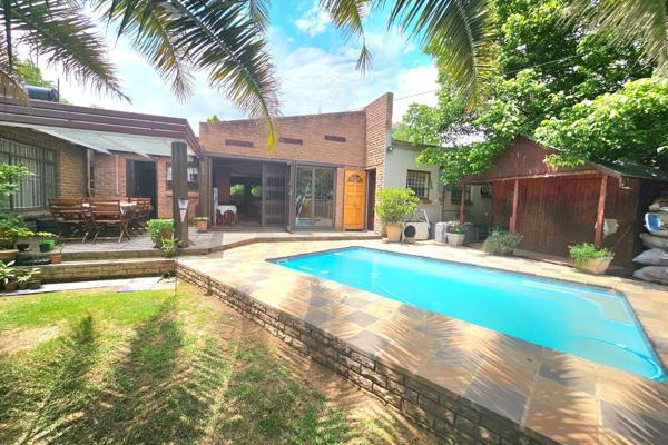 This is the ideal family home in the heart of La Provence offering endless space and sparkling swimming pool
The living areas is open ...