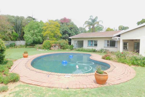 Immerse yourself in the tranquillity of this lovely Bryanston home on 2018m2. Close to amenities and school

Boasting not only 4 ...