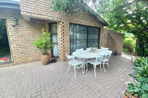 Perfectly situated with a beautiful garden this home is awaiting a family that loves to entertain.  It boasts 2 living areas with a ...