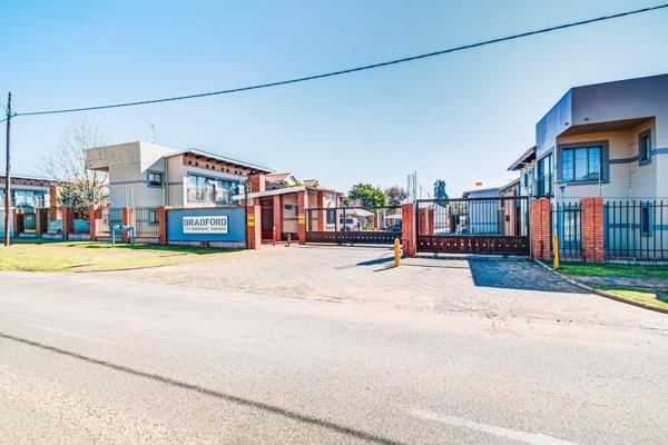 Modern ground floor unit available with a patio and a built in braai.

The kitchen is modern and space for 1 under counter appliance ...