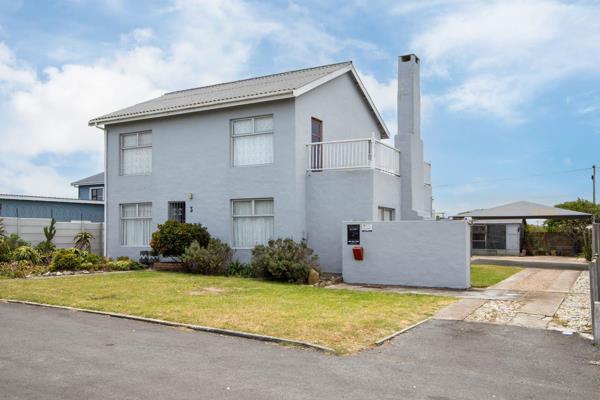 House with a cosy atmosphere and lovely woodwork in a quiet area of Kleinbaai.  When you ...