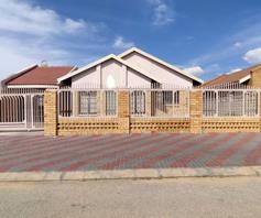 3 Bedroom House For Sale in Ivy Park