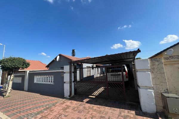 EXQUISITE THREE BEDROOM, TWO BATHROOM HOUSE | FLATLET | GARAGE

Why to Buy?

- Three ...