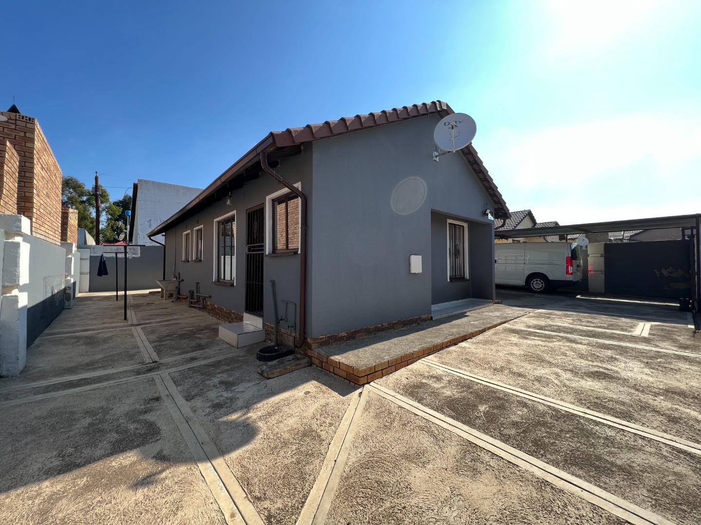 3 Bedroom House for sale in Ormonde View 4lm Fulmart Street P24