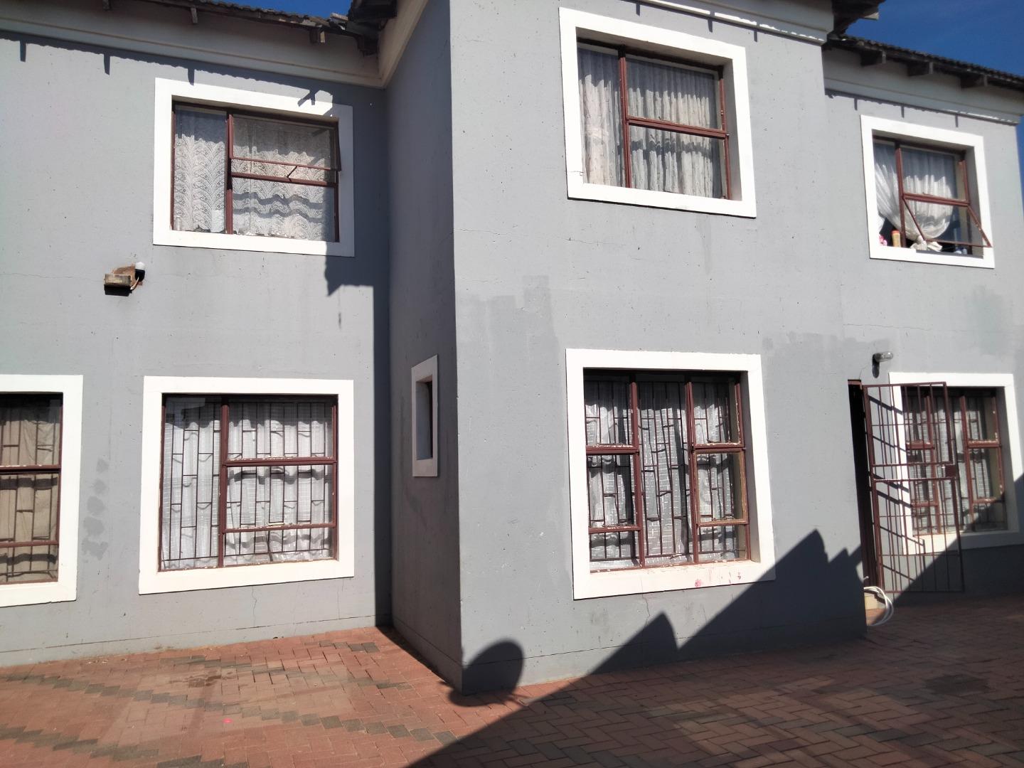 6 Bedroom House for sale in Tsakane Ext 11 P24113669275