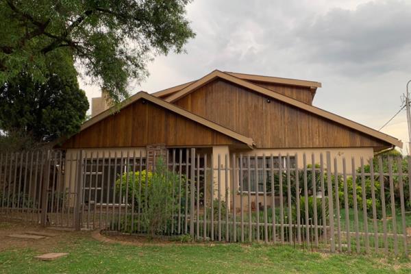 3-Bed, 2-Bath Home with Pool, Double Garage, and Loft in Westdene, Johannesburg!

Welcome to your dream home! This free-standing gem ...