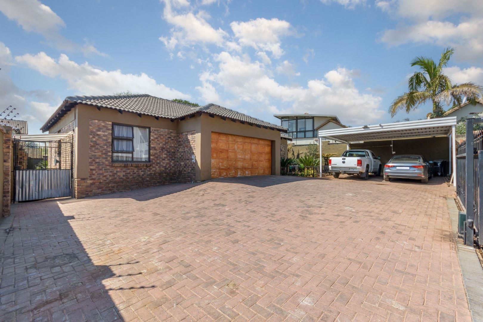 3 Bedroom House for sale in Terenure 20 Soetverblyf Street P24