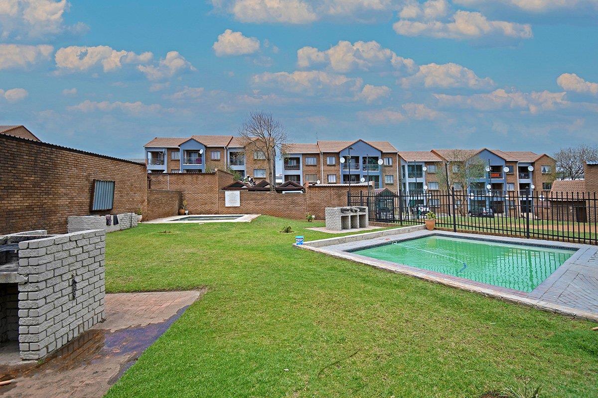 1 Bedroom Apartment / flat for sale in Vorna Valley 74 Pretorius