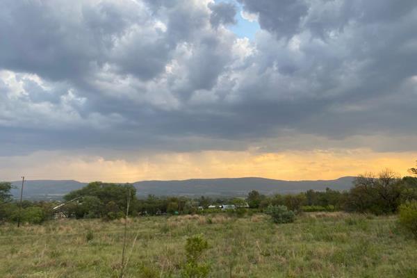 Enjoy your own slice of heaven with breathtaking views of the Magalies mountain range!

This 8.56-hectare land has a big 4-bedroom ...