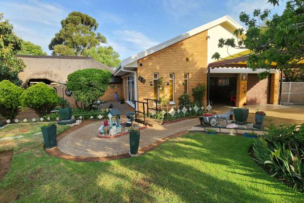 Wake up to the tranquil suburban vibe in this beautiful 4-bedroom, 2-bathroom family home located in the heart of null, Bloemfontein ...