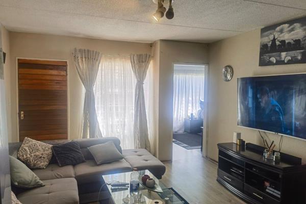 Situated on the ground floor, this 2-bedroom apartment offers a blend of comfort and convenience.
The apartment consists of 2 very ...