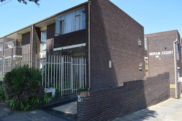 Spacious 2 bedroom flat to rent in Rosettenville at Miriam Court, 51 High Street. This ...