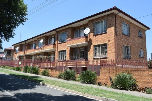 Spacious 2 bedroom flat to rent in Rosettenville at Ebenhauzer, 53 Rosey Street. This ...