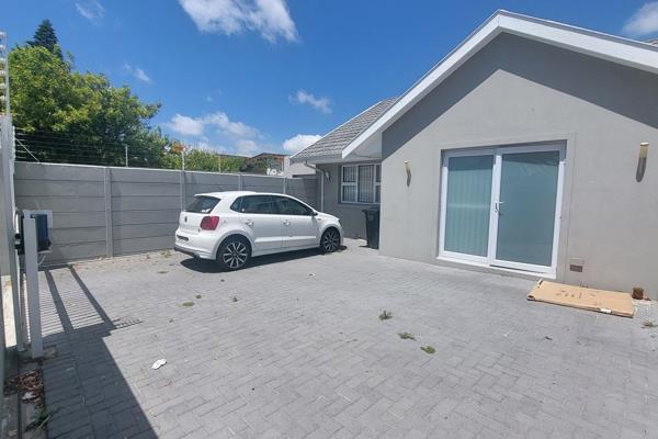 This cute brand new well presented home situated in a quiet street in Grassy Park is well suitable for a start up family/first home and ...