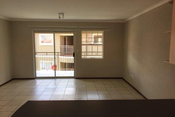 2 bedrooms 1 bathroom apartment in the sought-after Boschendal Manor complex.
Also see video tour below.
This is a first floor ...