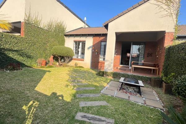 2 Bedroom 1 Bathroom 2 Garages
Welcome to your cozy oasis in the heart of Mooikloof ...